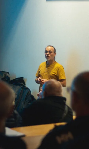 Bruno Livory lors de la conférence sur les énergies renouvelables citoyennes lors du parcours solaire avec la ville de Lorient